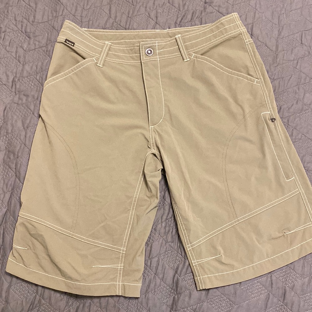 Men’s Kuhl Khaki Cargo shorts size 34